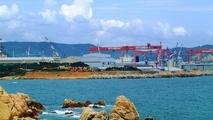 VLCC Superstructure Slips into Water at HHI’s Ulsan Facility