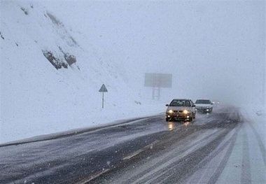 تردد در محورهای چناران فقط با زنجیر چرخ