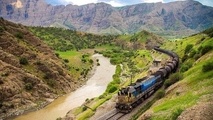 بارگیری و تخلیه بیش از ۲۲۱ هزار تن بار در راه آهن زاگرس