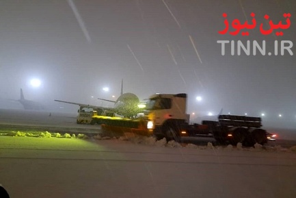 بارش برف و عملیات زمستانی در فرودگاه بین‌المللی مهرآباد تهران