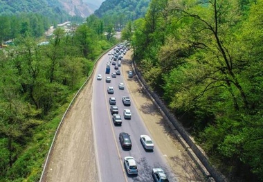 پرونده پیچ های زنگ زده جاده کندوان روی میز دستگاه قضا
