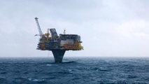 Athens: Oil from tanker’s sinking prompts beach warnings