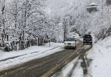 بارش برف و باران در جاده‌ های ۱۶ استان کشور