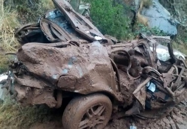سیلاب در محور کندوان ۴ خودرو را با خود برد