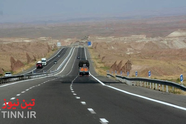  زائران درحال عبور از آزادراه کاشان نطنز اصفهان به این نکات مهم توجه کنند