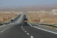  زائران درحال عبور از آزادراه کاشان نطنز اصفهان به این نکات مهم توجه کنند