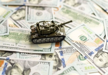 معضلات جنگ برای ستون فقرات اقتصاد/از اختلال در عبور کشتی‌ ها تا تعطیلی فرودگاه‌ ها