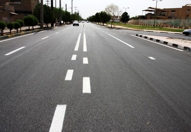 310 کیلومتر از محورهای ارتباطی تویسرکان خط‌کشی شدند

