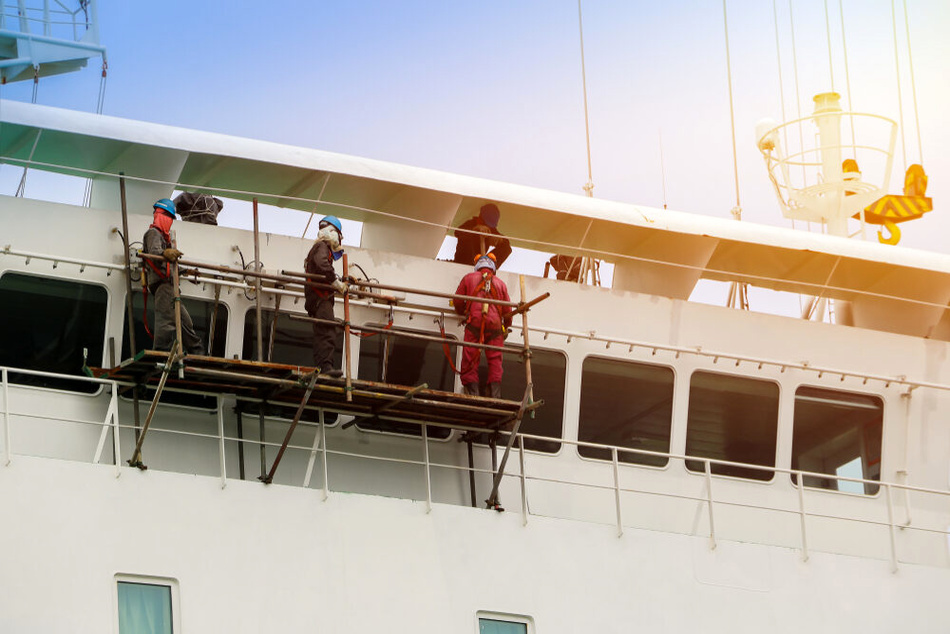 40 seafarers seriously injured and five dead due to falls on RMI-flagged ships in 2020