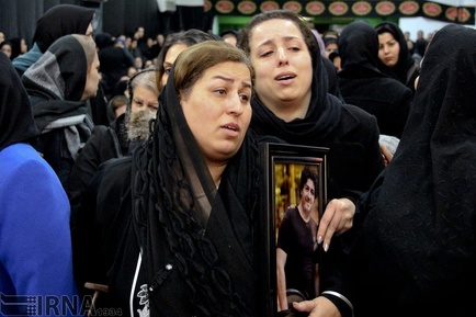 گزارش تصویری/  وداع با جانباختگان حادثه نفتکش ایرانی در بندر انزلی