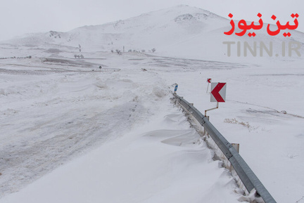 تلاش راهداران برای بازگشایی جاده‌ها در استان آذربایجان غربی