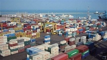 تخلیه وبارگیری در بندر شهید باهنر بندرعباس بی‌وقفه در حال انجام است