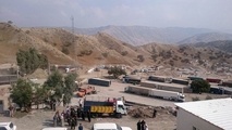 صف طولانی کامیون‌ها در مرز سراوان