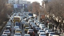 مسیرهای پر ازدحام شهر خرم‌آباد در نبود پارکینگ