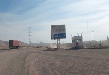 شکایت رانندگان کامیون از ذوب آهن اصفهان؛ چرا کرایه های معدن خواف با تاخیر طولانی پرداخت می شود؟

