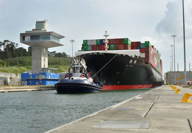 Panama Canal Tugboat Captains Face Disciplinary Action After Raising Safety Concerns in New Neopanamax Locks
