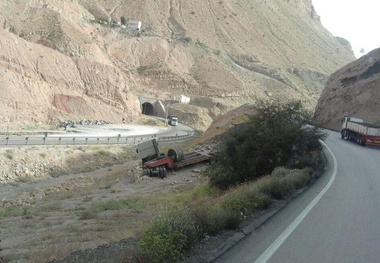دیدگاه رانندگان در مورد دلیل آمار بالای تصادفات در محدوده تنگه زاغ 