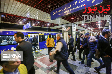 مترو تهران در یک روز برفی