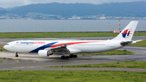 Malaysia Airlines Boeing 737 Bursts Both Left Main Tyres