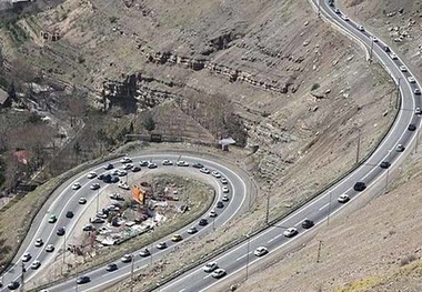 آخرین وضعیت جوی و ترافیکی جاده ها؛ ترافیک در محورهای هراز و فیروزکوه سنگین شد
