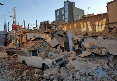 سفره‌ شاهانه یک مدیر دولتی پس از حضور در نمایش بازدید از مناطق زلزله‌زده